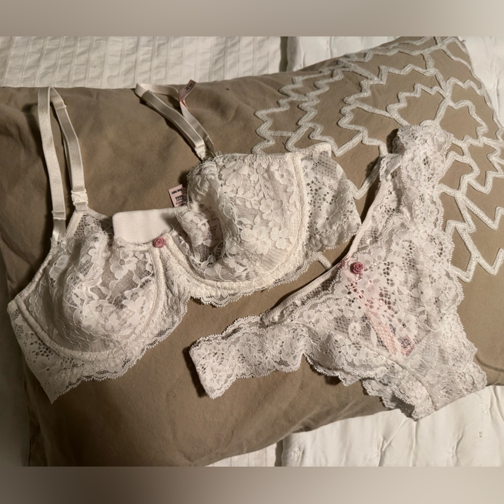 NWT Victoria’s Secret Dream Angels lace balconette set, 36B / S (bottom)